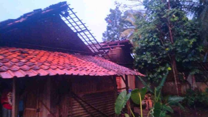 Angin kencang rusak Ciamis