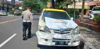 Mobil Tabrakan