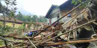 Hujan deras yang mengguyur wilayah Ciamis pada Selasa (19/3/2025) menyebabkan tanah longsor di Dusun Sigung 2, Desa Nasol