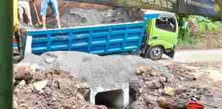 Truk pasir