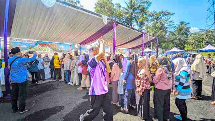 Pemerintah Kabupaten Ciamis menggelar Gerakan Pangan Murah di halaman kantor UPT PKB Dishub Ciamis, Kamis (12/3/2025).