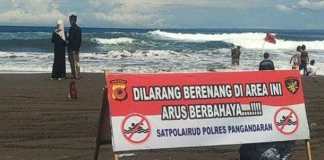 terdapat potensi bahaya yang perlu diwaspadai, terutama terkait dengan zona rawan kecelakaan saat berenang di Pantai Pangandaran.