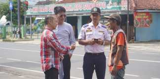 Parkir di Minimarket