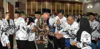 Bupati Ciamis guru