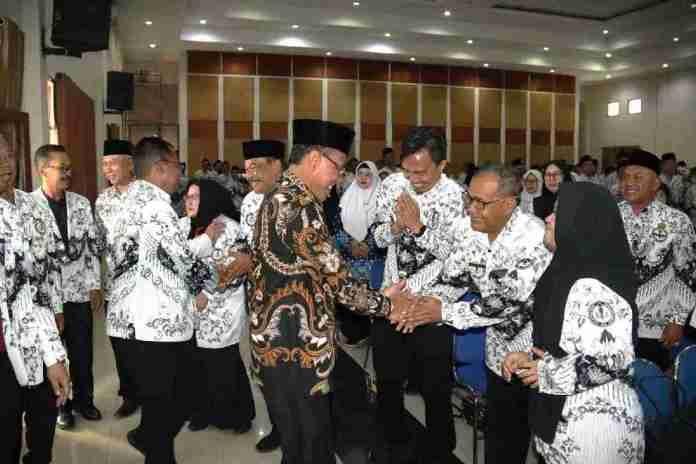 Bupati Ciamis guru
