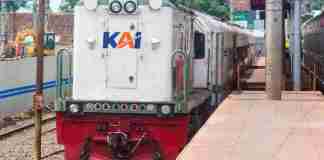 reaktivasi rel kereta api jalur Banjar–Pangandaran–Cijulang, yang selama ini telah lama tidak beroperasi.