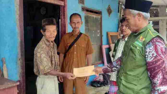 Respons Cepat UPZ Baregbeg Bantu Korban Rumah Roboh di Sukamaju Ciamis