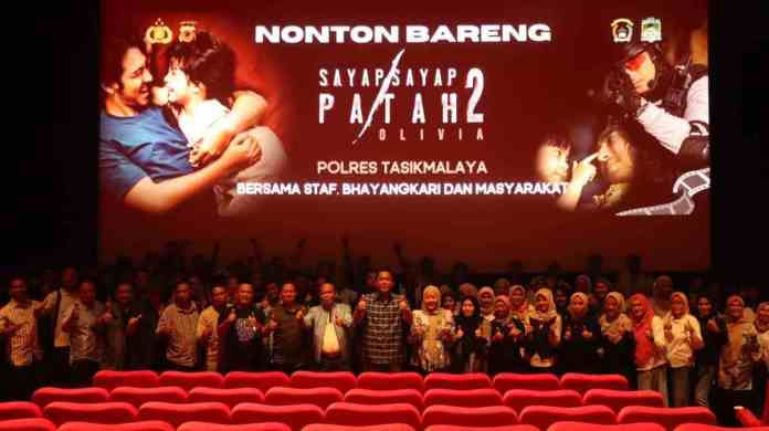 Sayap-Sayap Patah 2” Jadi Cermin Dedikasi Polisi, Polres Tasikmalaya Gelar Nobar Bersama Warga