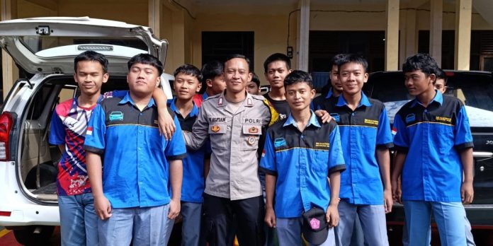 Polsek Cikoneng Ciamis Gelar Penyuluhan Bahaya Kenakalan Remaja di SMK Galuh Rahayu
