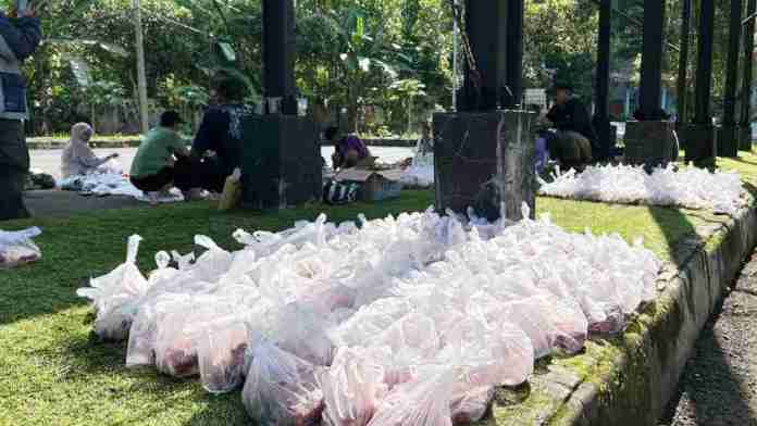 Presiden Prabowo Salurkan Sapi Kurban ke Kota Banjar, 650 Warga Terima Daging