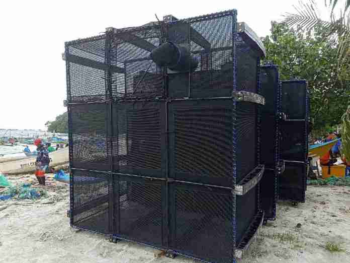 Wahana Lingkungan Hidup Indonesia (WALHI) Jawa Barat menyoroti proyek pemasangan keramba jaring apung (KJA) di Pantai Timur