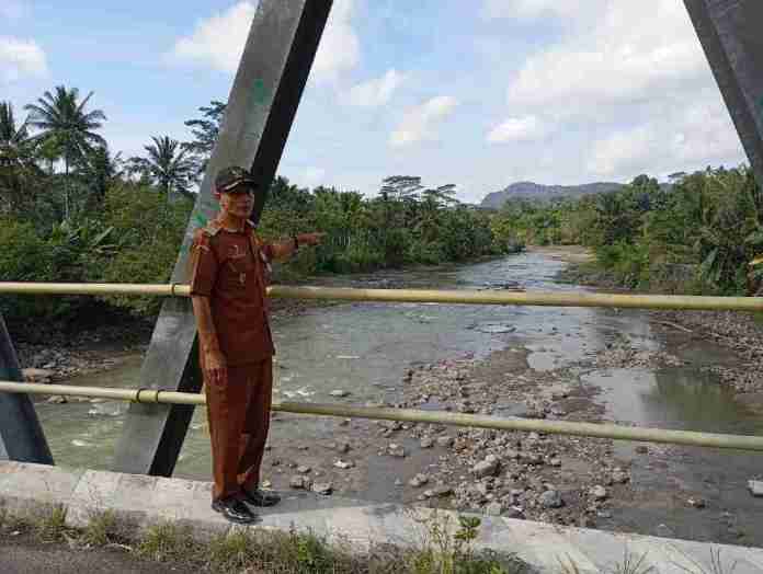 Tanggul Sungai Cijolang Jebol, Jembatan Penghubung Ciamis-Kuningan Terancam Putus