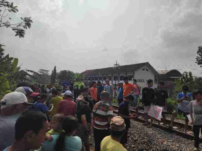 Pria Lanjut Usia Tewas Tertabrak Kereta di Perlintasan Tanpa Palang Pintu Banjar
