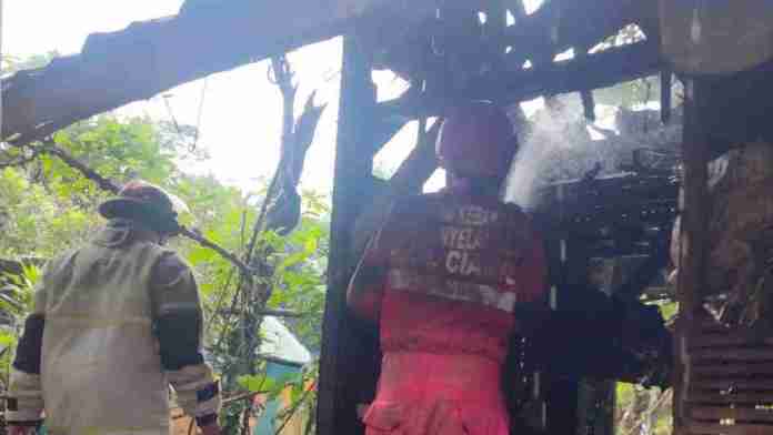 Dapur Rumah Warga Mekarjaya Terbakar, Damkar Ciamis Gerak Cepat Padamkan Api