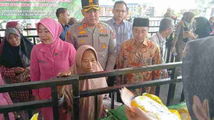 Pasar Murah Digelar di Tasikmalaya, Warga Antusias Dapatkan Sembako Harga Miring