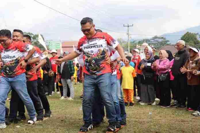 Ribuan Warga Jalatrang Ikuti Jalan Santai HUT RI ke 80, Kapolres Ciamis Beri Hadiah Umrah