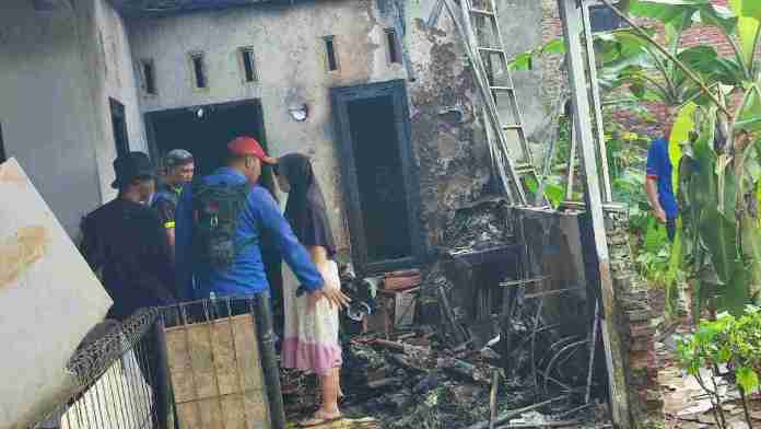 Pagi Mencekam yang Bikin Warga Nagrak Ciamis Kala Rumah Dudung Terbakar