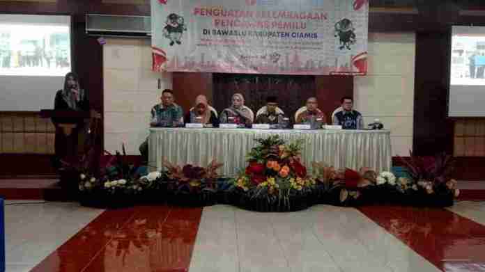 Badan Pengawas Pemilu (Bawaslu) Kabupaten Ciamis menggelar kegiatan Penguatan Kelembagaan Pengawas Pemilu di Hotel Tiara,