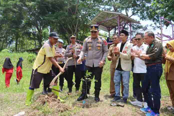 Kapolres Ciamis Dukung Gerakan Pemuda Muhammadiyah Tanam 10.000 Pohon Produktif