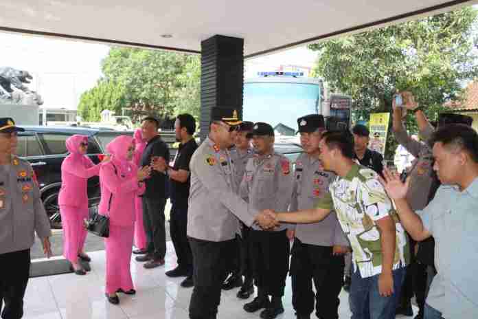 Kapolres Ciamis Kunjungi Polsek Banjarsari, Tekankan Sinergi dan Semangat Pelayanan Personel