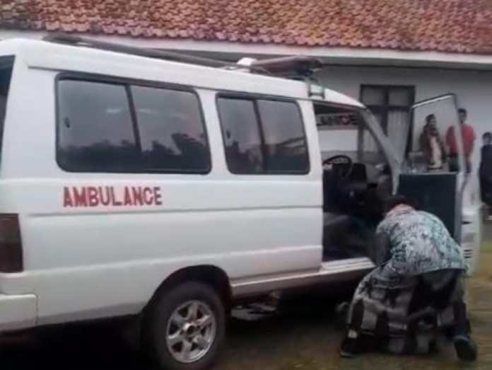 sopir ambulans