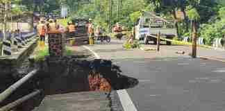 Jembatan Cikaleho Cipaku Ciamis ambruk.