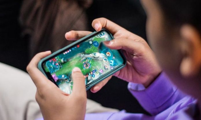 Dampak Negatif Bermain Game Online dan Upaya Mengatasinya