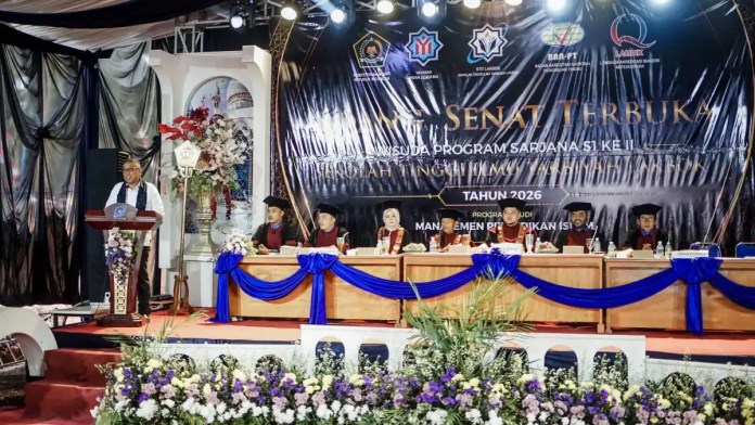 Kejutan di Wisuda STIT Lakbok; Pesan Sekda Ciamis & Wamen Koperasi untuk Lulusan!